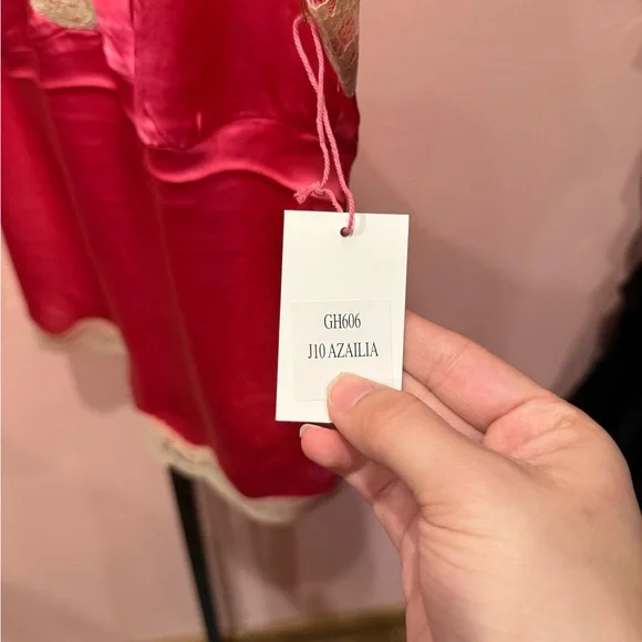 NWT Gold Hawk Azailia Lace Washable Silk Tank Top - Picture 4 of 4